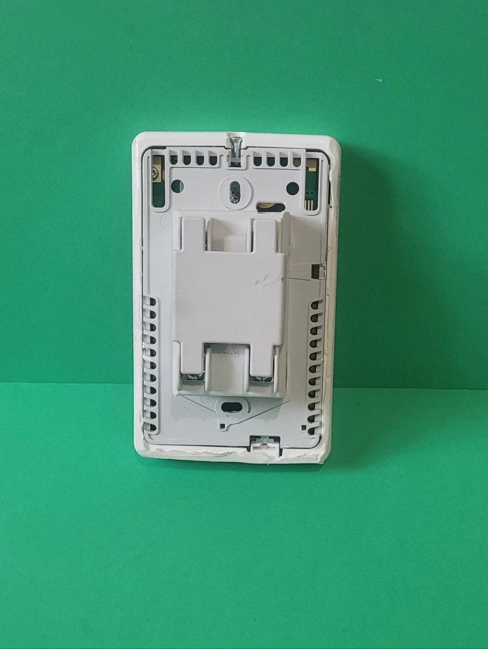 Schluter-DITRA-HEAT programmable touchscreen thermostat for heating cables.